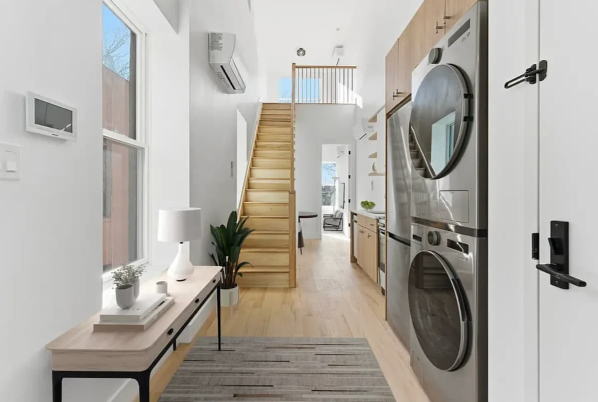 Marianne Verna - 376 Montgomery Street #2C 1 of 10