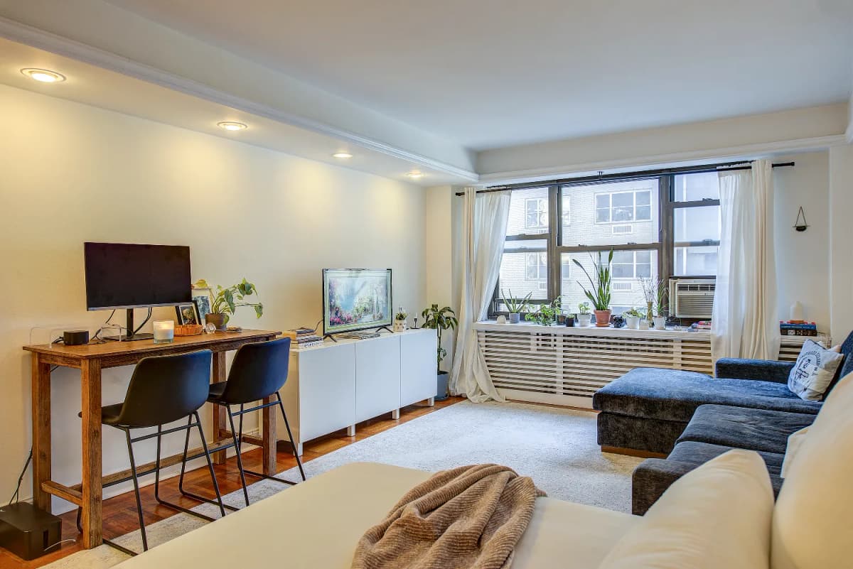 Toshi Takahashi - 135 East 54th Street #6C 1 of 15