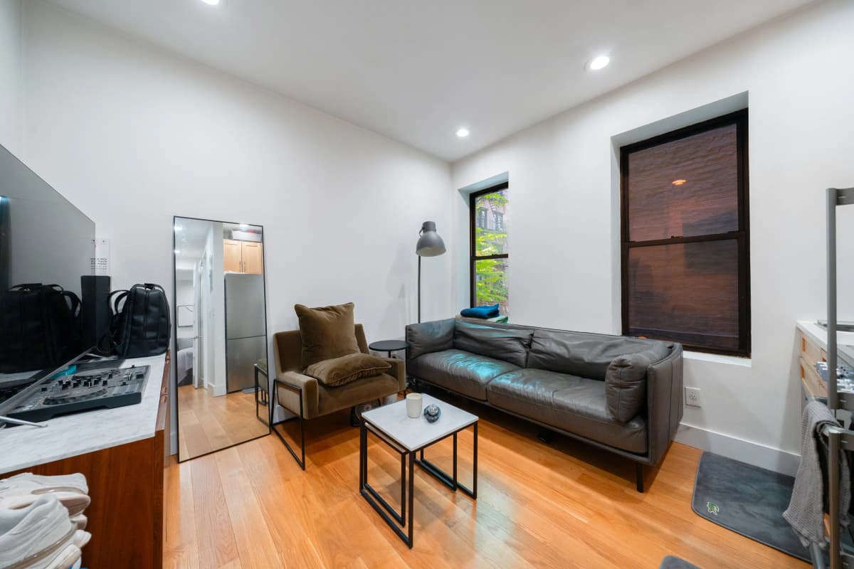 Cole Someck - 128 West 13th Street #5 1 of 15