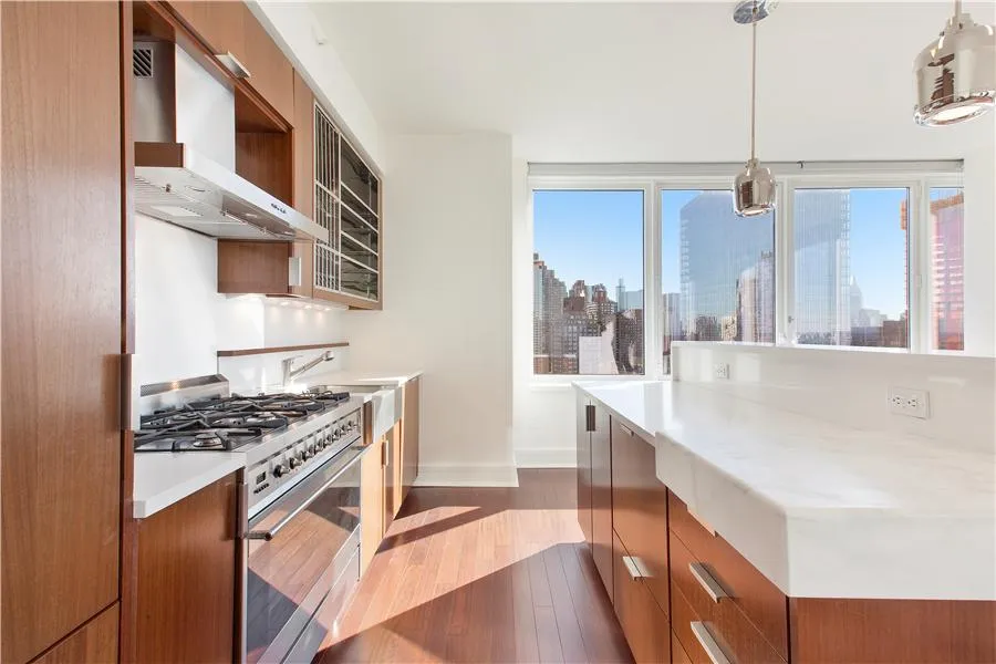 Karen Ordonez - 60 Riverside Boulevard #2904 1 of 15