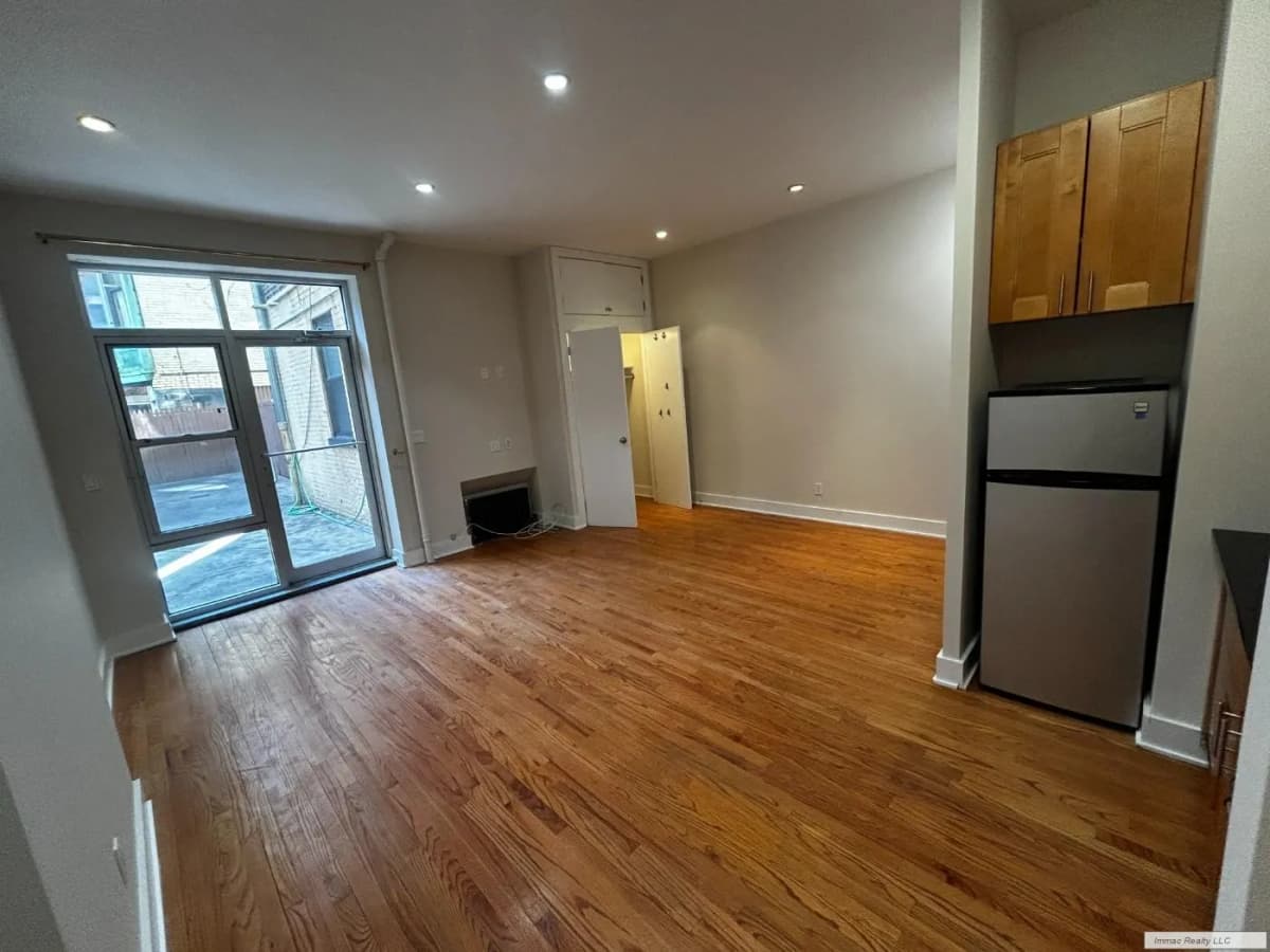 Cammi Marlin - 318 West 106th Street #1ER 1 of 13