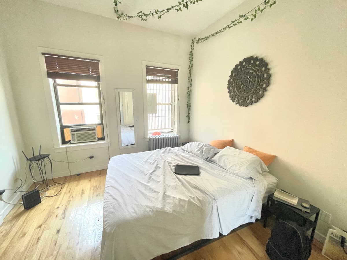 Claire Bacon - 80 Thompson Street #18 1 of 15