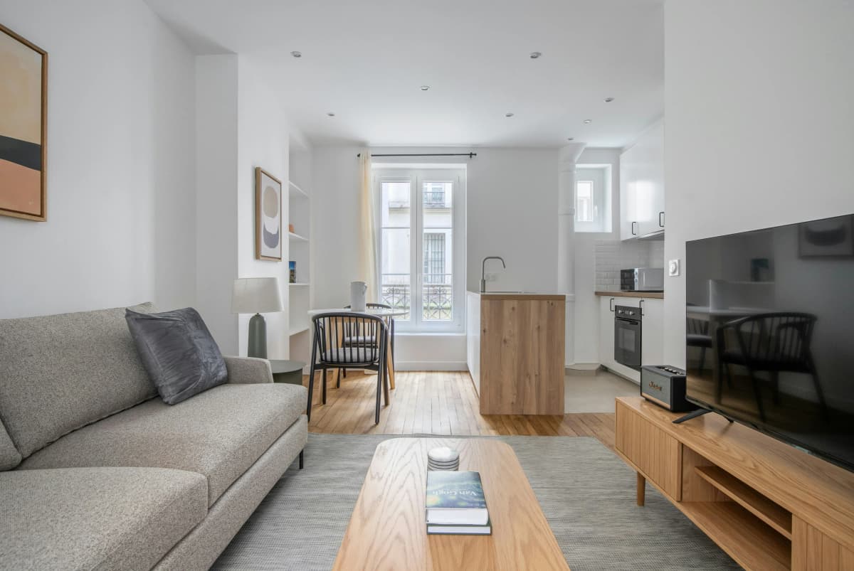 Ric Salinas - 23 Bedford Street #3D 1 of 12