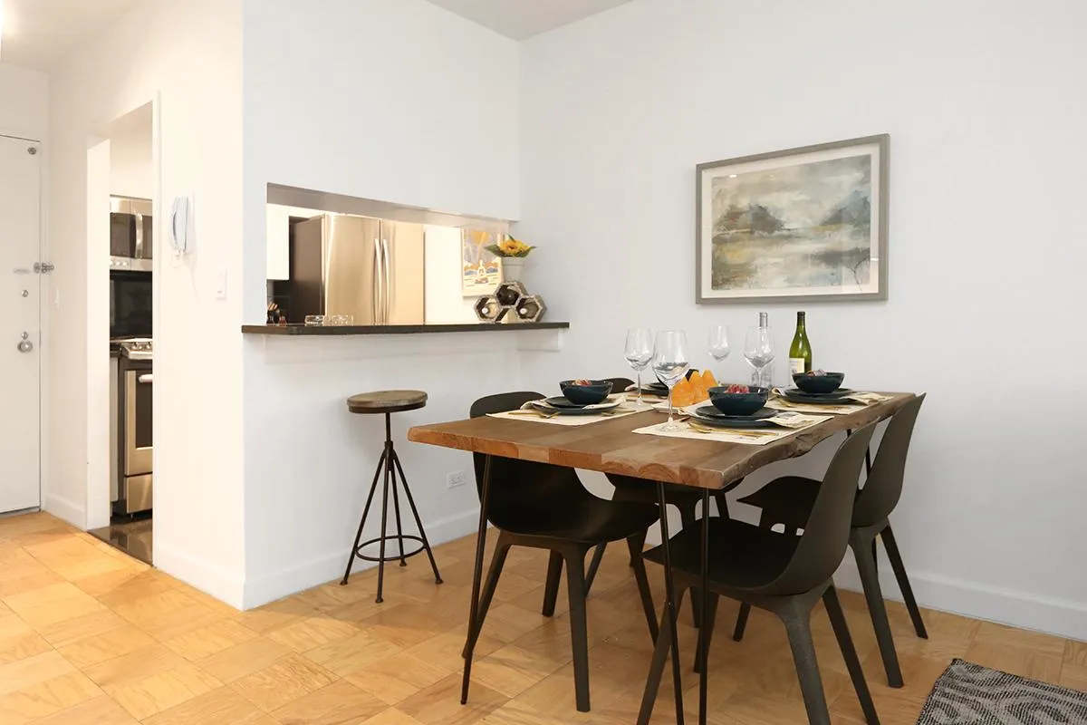 Leasing Agent - 333 East 56th Street #14F 1 of 10