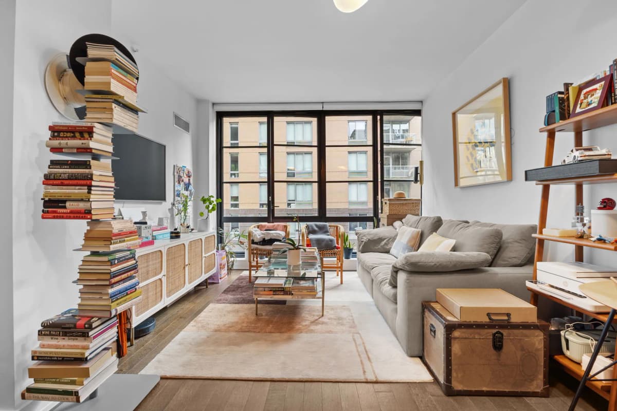 Muhan Wang - 261 West 25th Street #4A 1 of 15