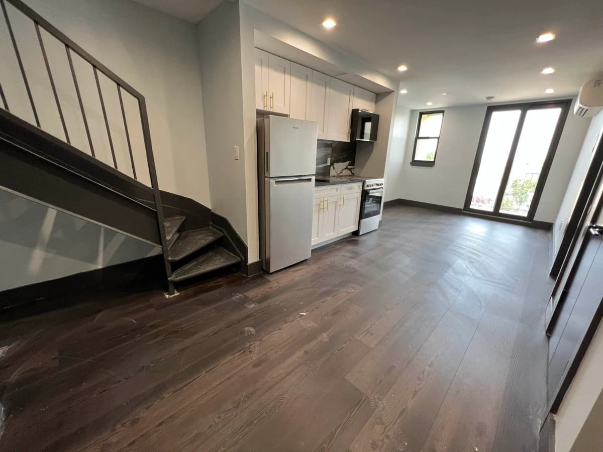 Yosef Pinhas - 870 New York Avenue #10 1 of 15