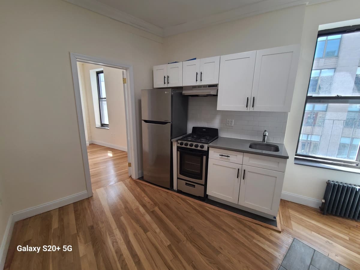 Frank Veilson - 110 6th Avenue #22 1 of 15