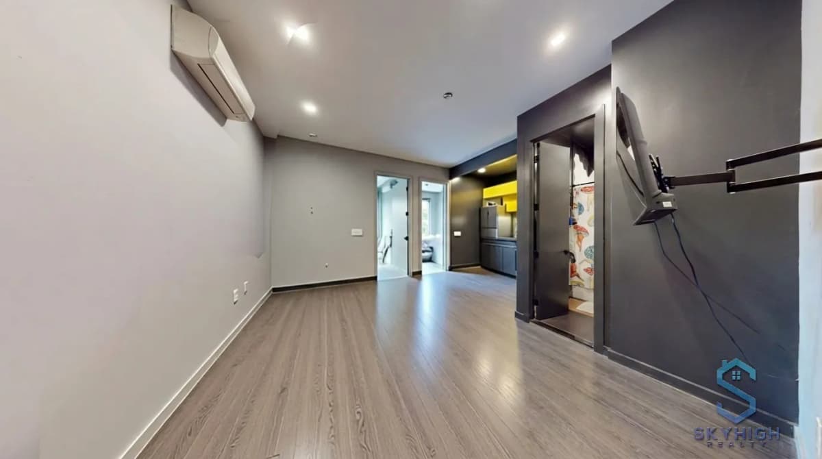 Jankos - 342 Rutland Road #2A 1 of 15