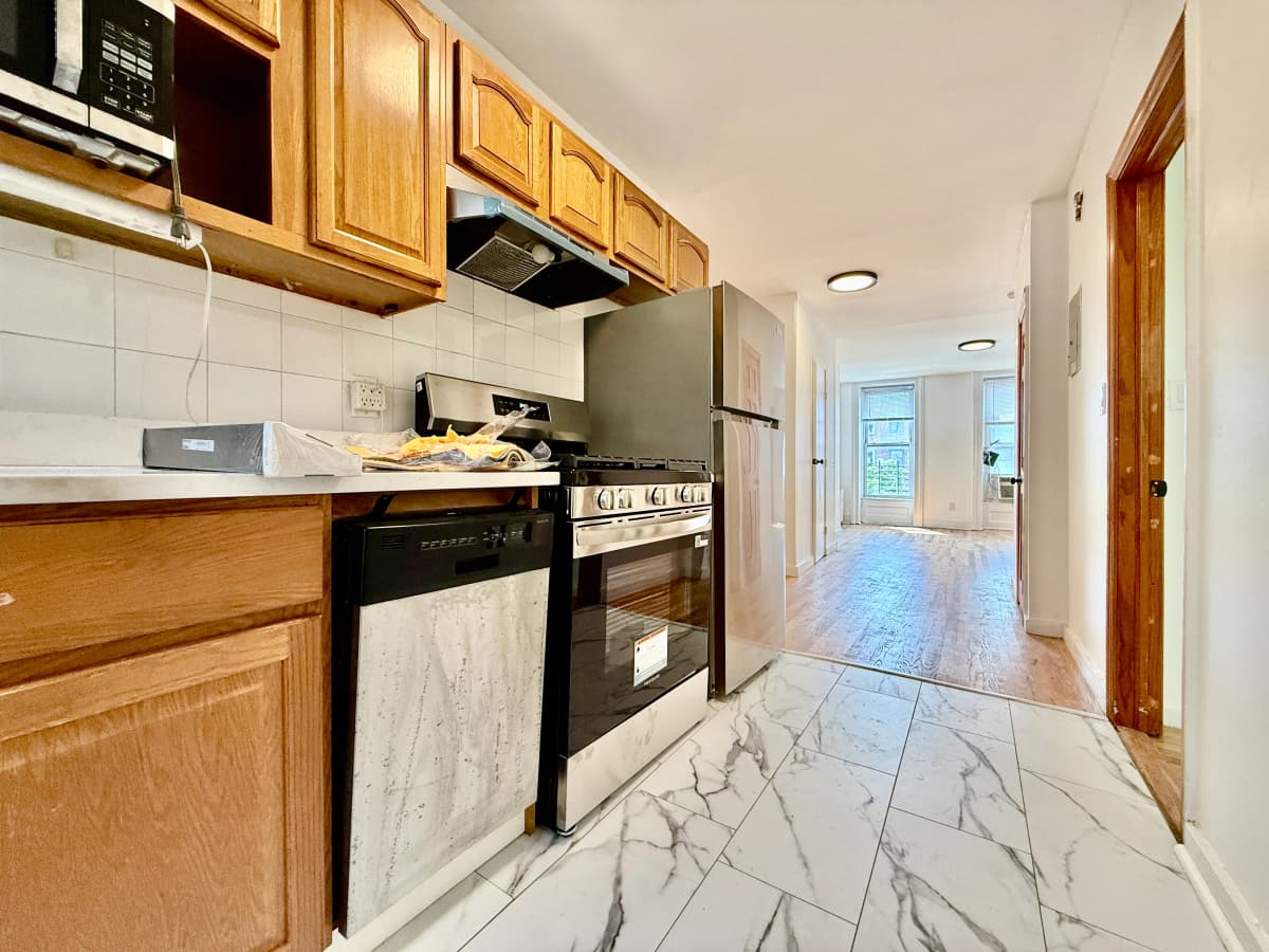 Yosef Amresh - 149 Washington Avenue #3 1 of 15