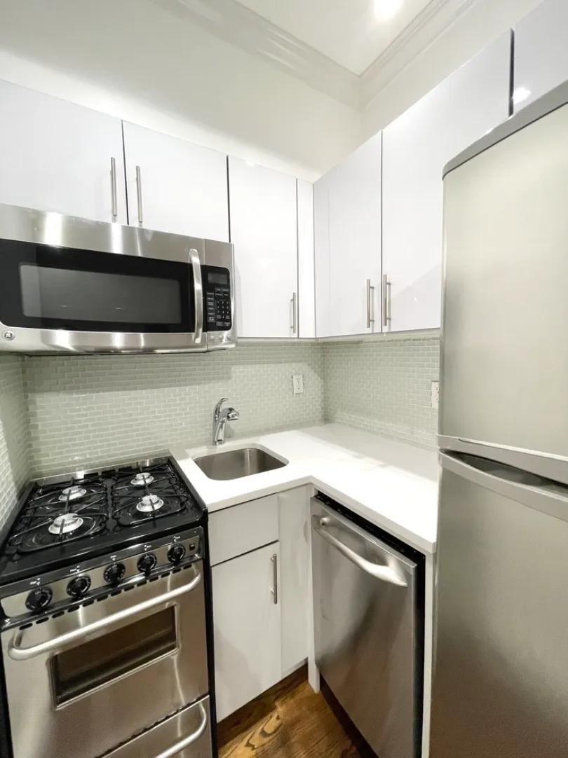Desi D - 12 5th Avenue #25 1 of 15