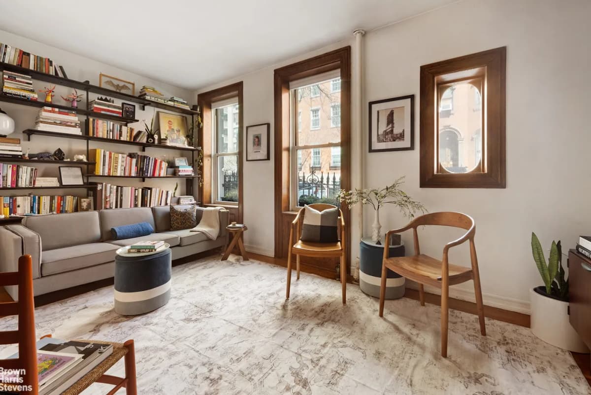 Shannon Kausch - 210 East 17th Street #1B 1 of 15
