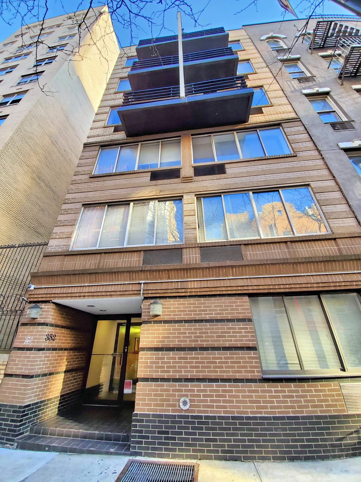 Eric Bacelli - 352 East 76th Street #5RW 1 of 10
