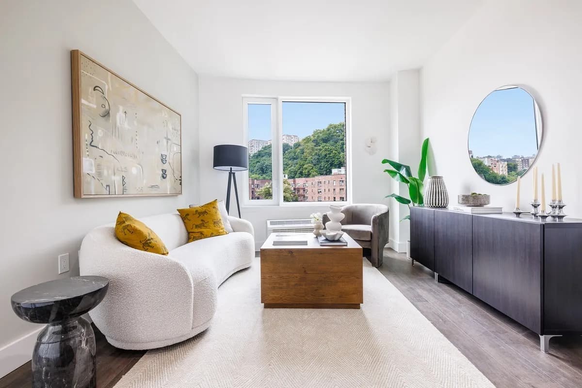 Malgorzata Warchol - 4568 Broadway #6H 1 of 15
