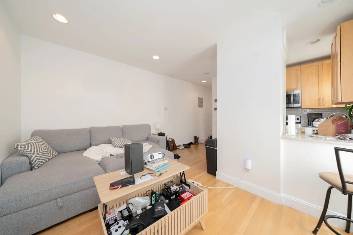 The Osur Team - 3157 Broadway #19 1 of 15