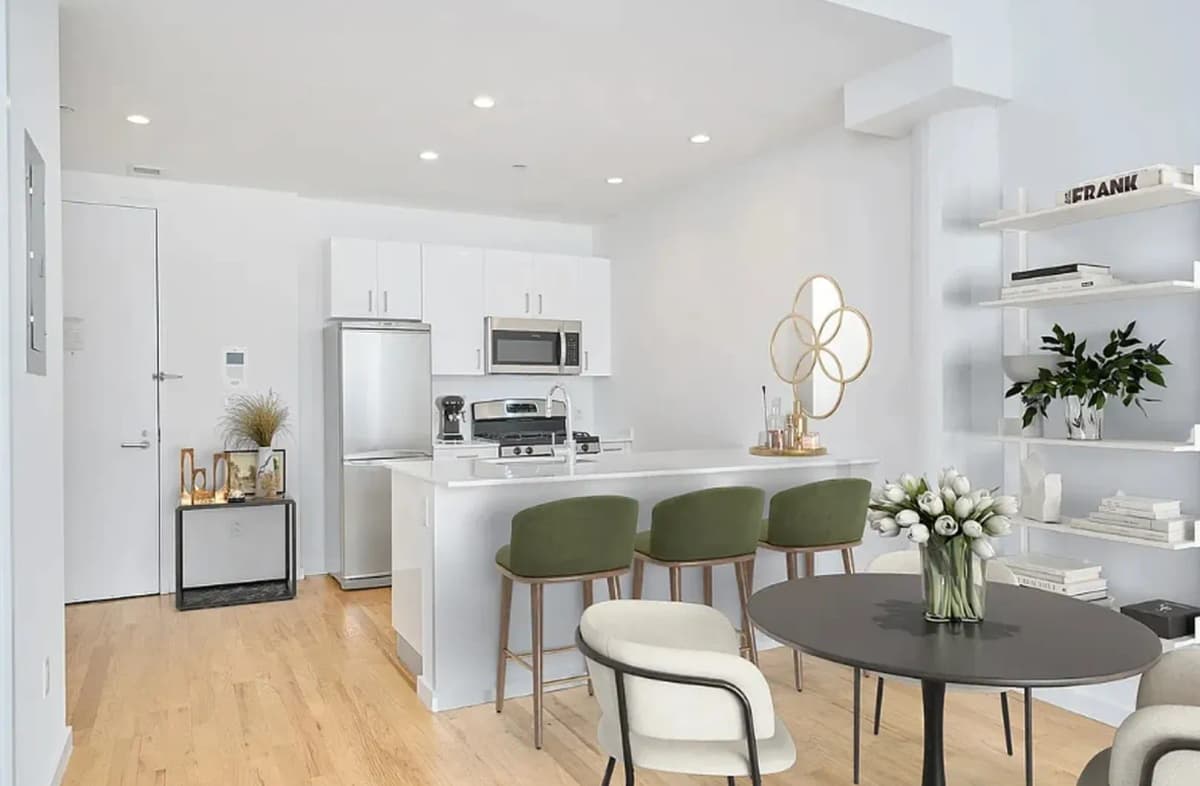 Kevin McWilliams - 53 Hope Street #109 1 of 15