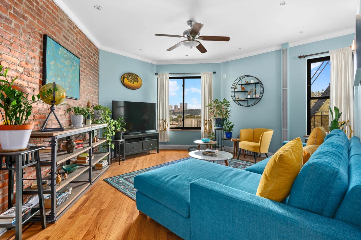 Olivia Ionescu - 575 Riverside Drive #44 1 of 12