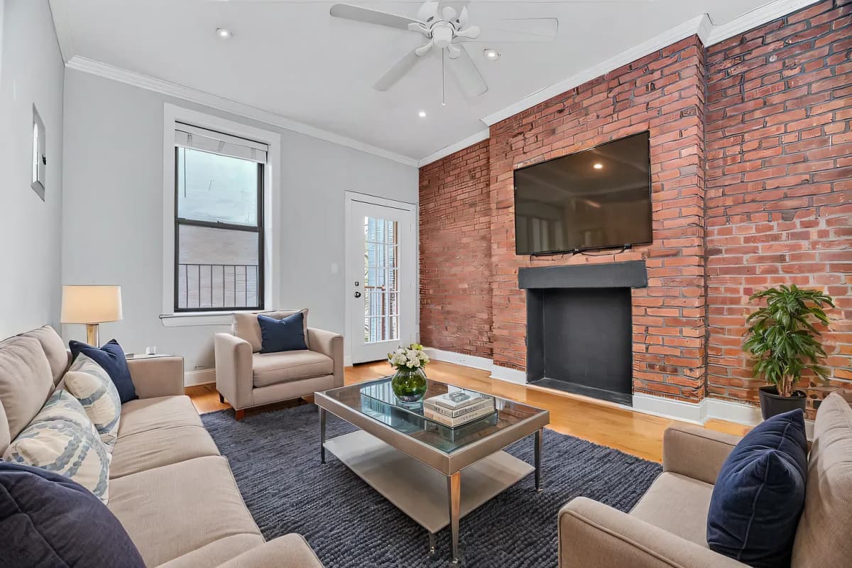 Jonathan M Pineda - 566 Hudson Street #4 1 of 15