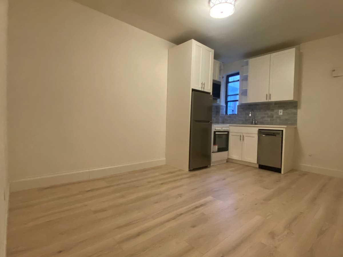 Peter Hungerford - 315 West 54th Street #14 1 of 15