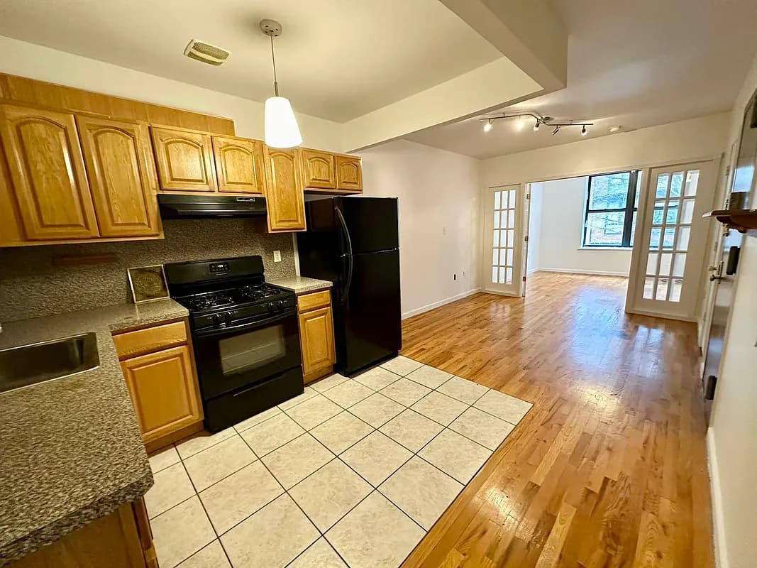 EXR Leasing Office - 1033 Pacific Street #1R 1 of 15