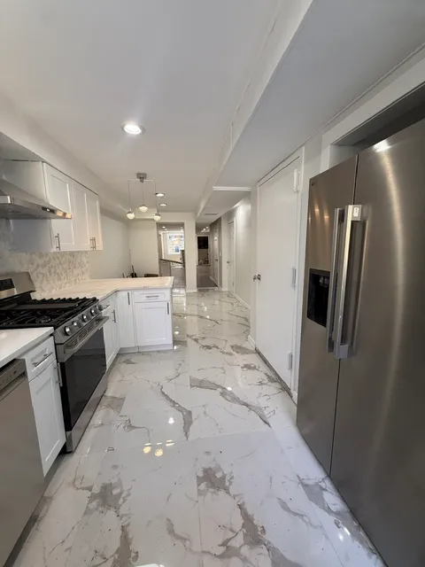 Scadi Etienne - 69 Adelphi Street #1 1 of 15
