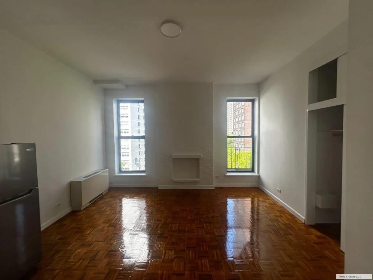 Cammi Marlin - 2020 Broadway #5E 1 of 15