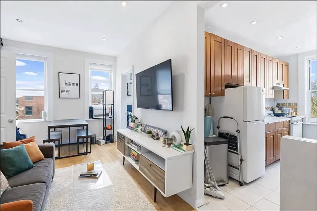 Adam Hakimian - 50 Horatio Street #9 1 of 12