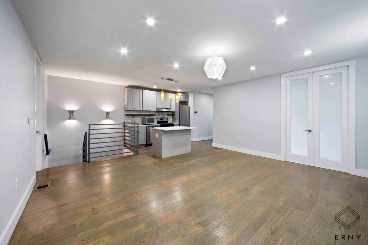Haley Sinopoli - 580 East 26th Street #2 1 of 15