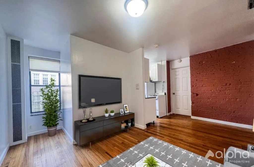 Erika Criollo - 332 East 95th Street #34 1 of 15