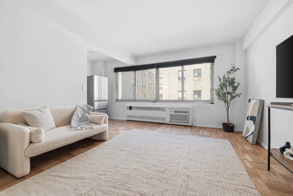 Maggie Huang - 225 East 46th Street #9B 1 of 15
