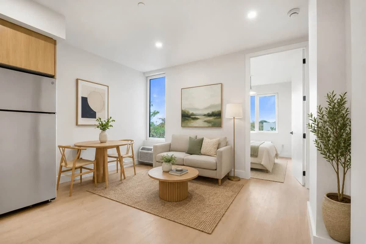 Moishy Oberlander - 102 East 53rd Street #3B 1 of 13