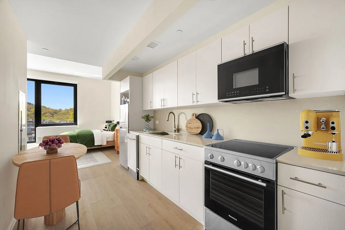 Bohemia Realty Group - 4778 Broadway #2P 1 of 15