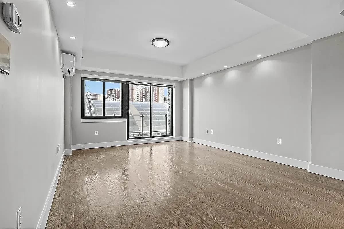 Joe Cruz - 2858 Stillwell Avenue #2G 1 of 12