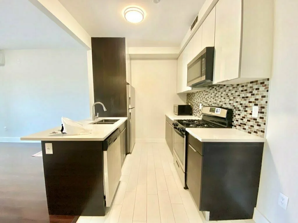 Zack Tzvi Konovitch - 1122 Chestnut Avenue #5N 1 of 15