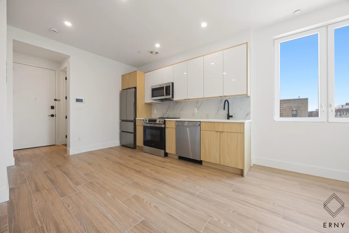Erny Office - 105 Hawthorne Street #7A 1 of 15