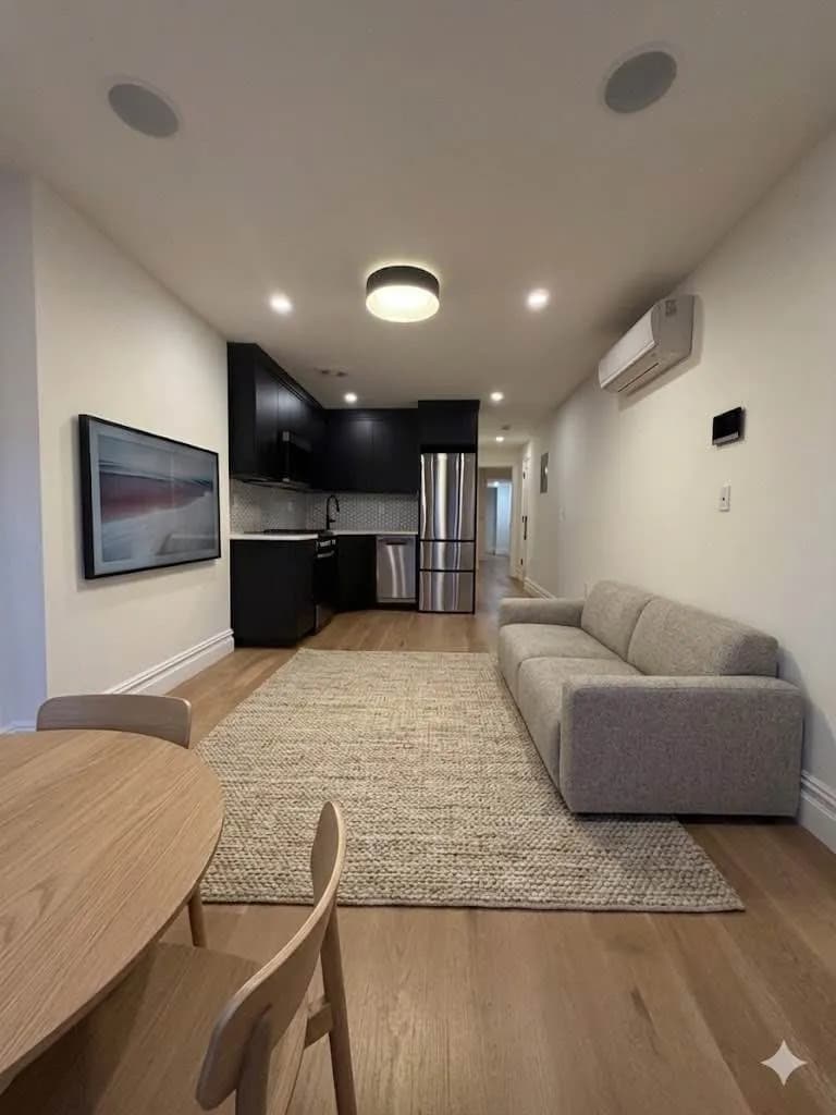 Luke Whittle - 409 Bainbridge Street GROUND-FLOOR 1 of 15