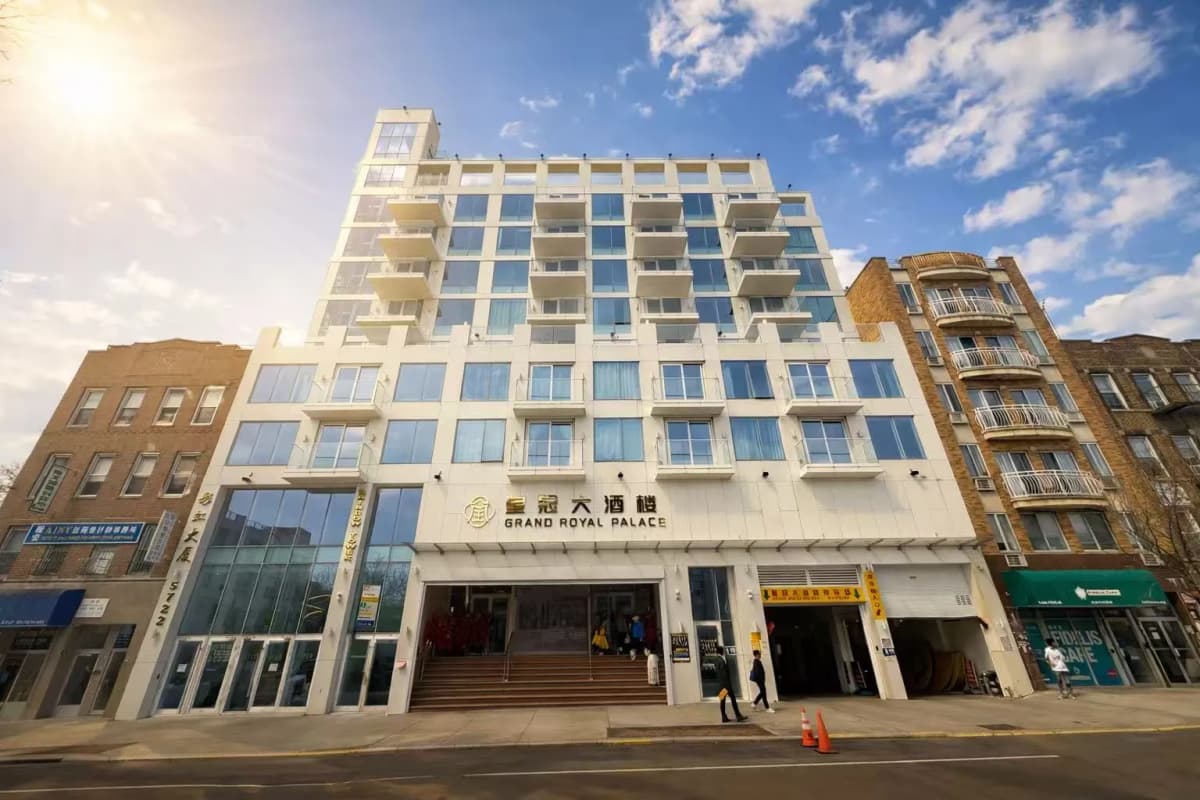Sue Li - 5722 7th Avenue #807 1 of 15