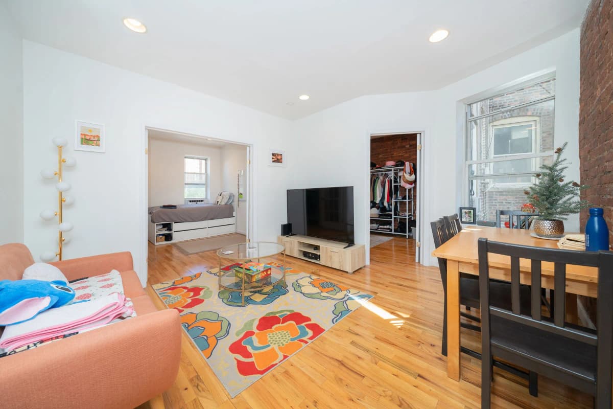 The Osur Team - 3157 Broadway #18 1 of 15