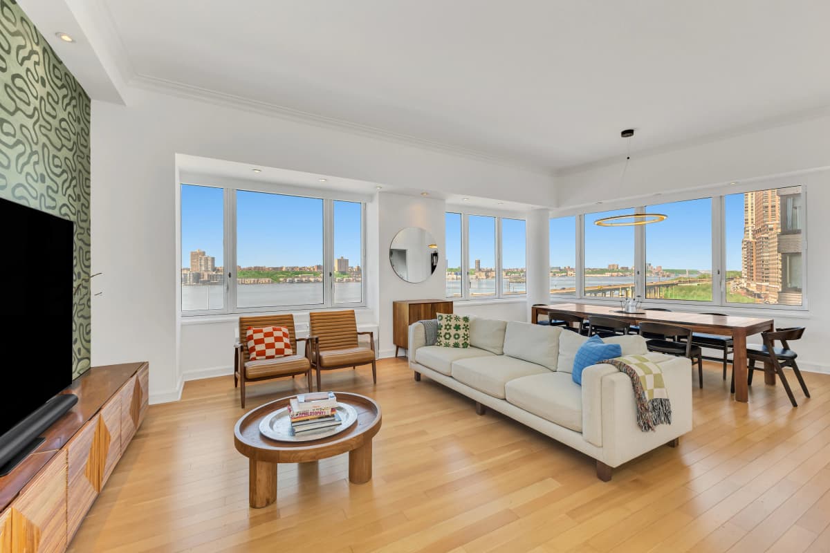 Laurie Levi - 80 Riverside Boulevard #7C 1 of 15