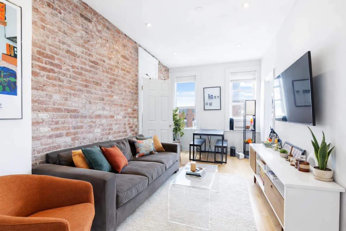 Real New York - 50 Horatio Street #10 1 of 15