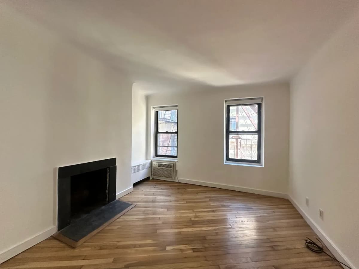 Carole Bloom - 111 Sullivan Street #5AR 1 of 15