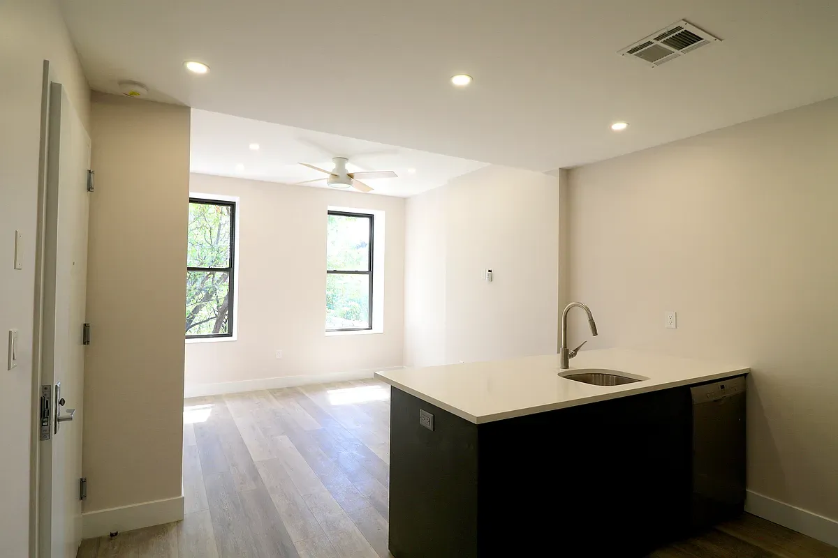 Robb Pair - 2267 Second Avenue #2 1 of 15