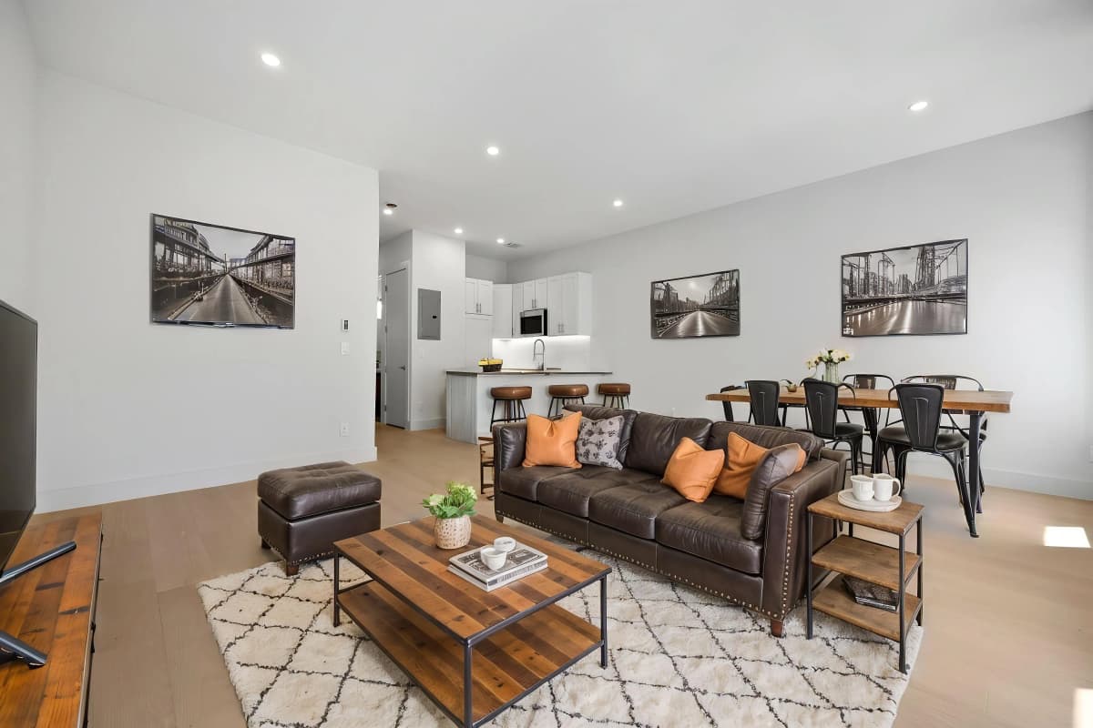 Jenn McClaren - 233 East 60th Street #2 1 of 15
