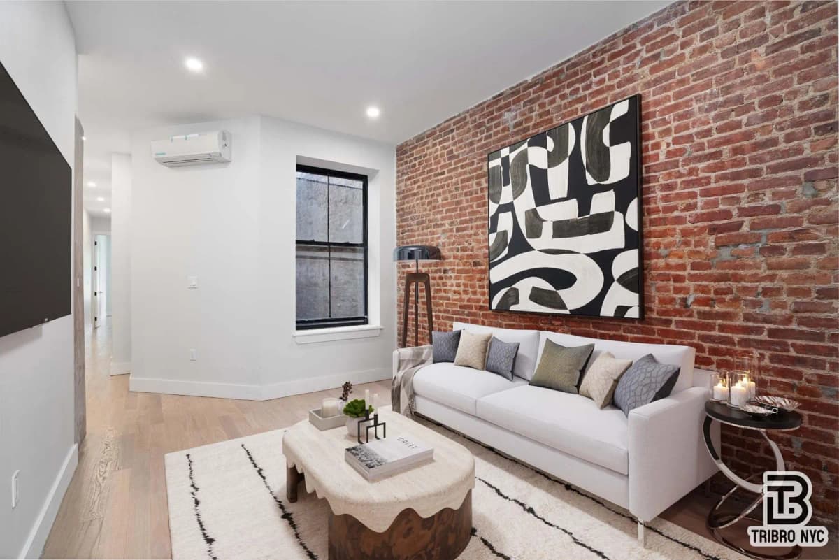 Listings Tribro - 828 Hart Street #2C 1 of 15