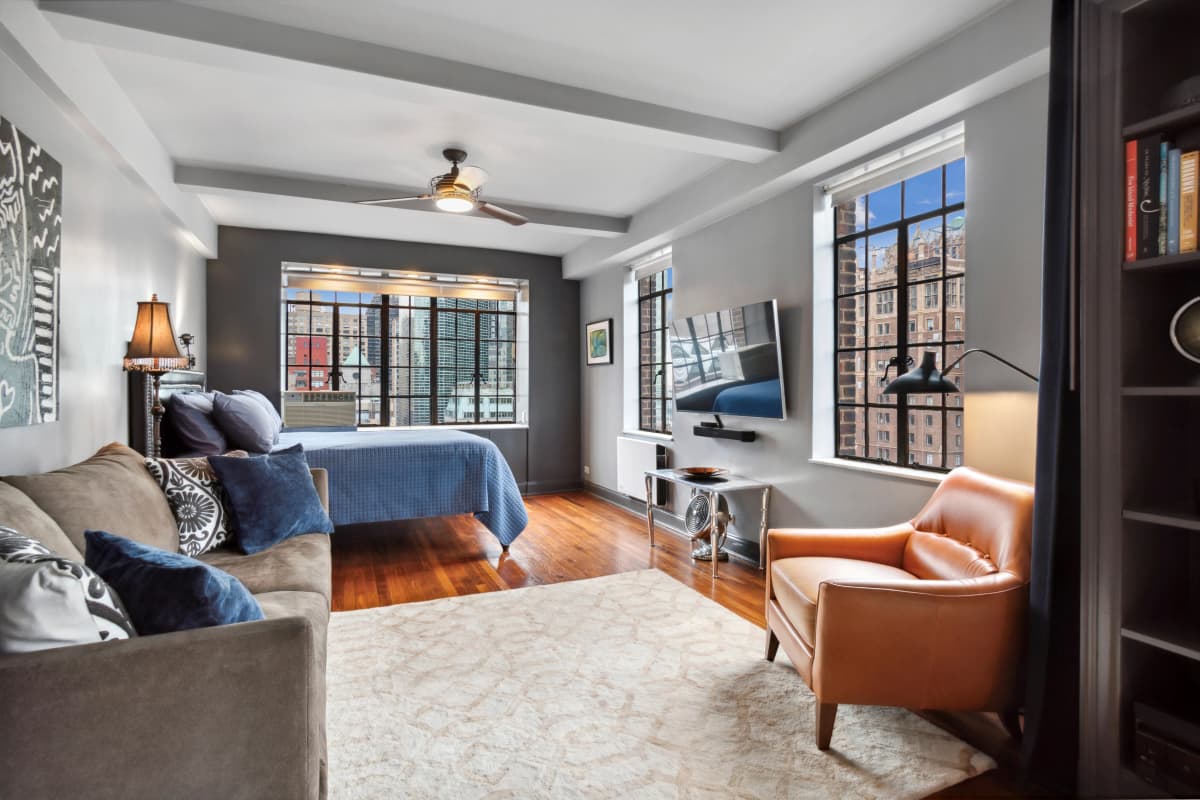 Onur Buyukdegirmenci - 320 East 42nd Street #1901 1 of 15