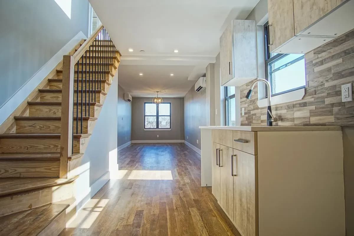 Erny Office - 2019 Union Street #4R 1 of 11