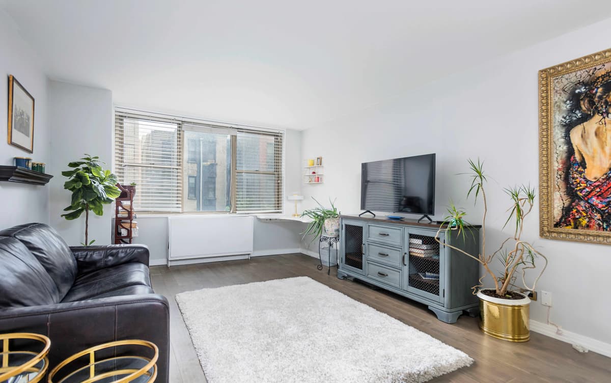 Lori McNichol - 301 East 79th Street #3G 1 of 15
