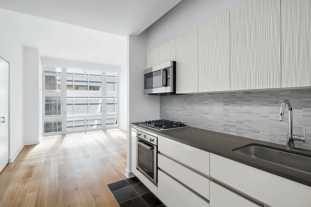 1050 6th Avenue - 1050 6th Avenue #6A 1 of 15