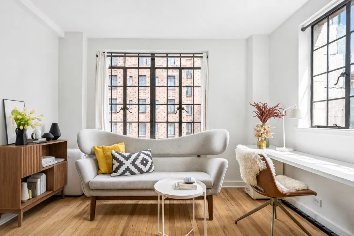 Pavel Zustiak - 304 East 41st Street #A1503 1 of 15