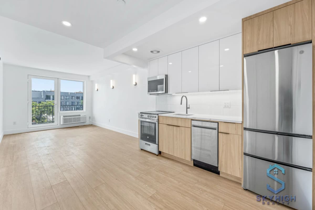 Eli Menache - 134 Erasmus Street #4B 1 of 13