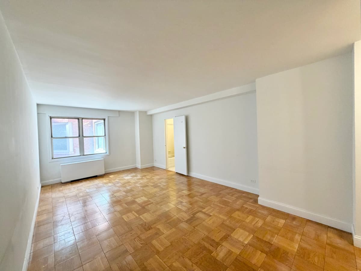 Karol Kwiatkowski - 250 East 73rd Street #7A 1 of 15